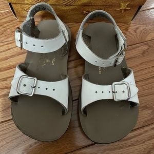Size 8 white Sun-San Salt Water sandals